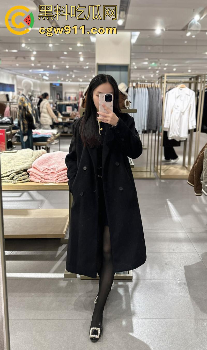 顶级骚逼推荐!湛江赤坎区【庞国梅】,外表高冷内心淫荡,爱好无套群P内射、户外野战、真空逛街,喜欢射嘴里吞下去!-4