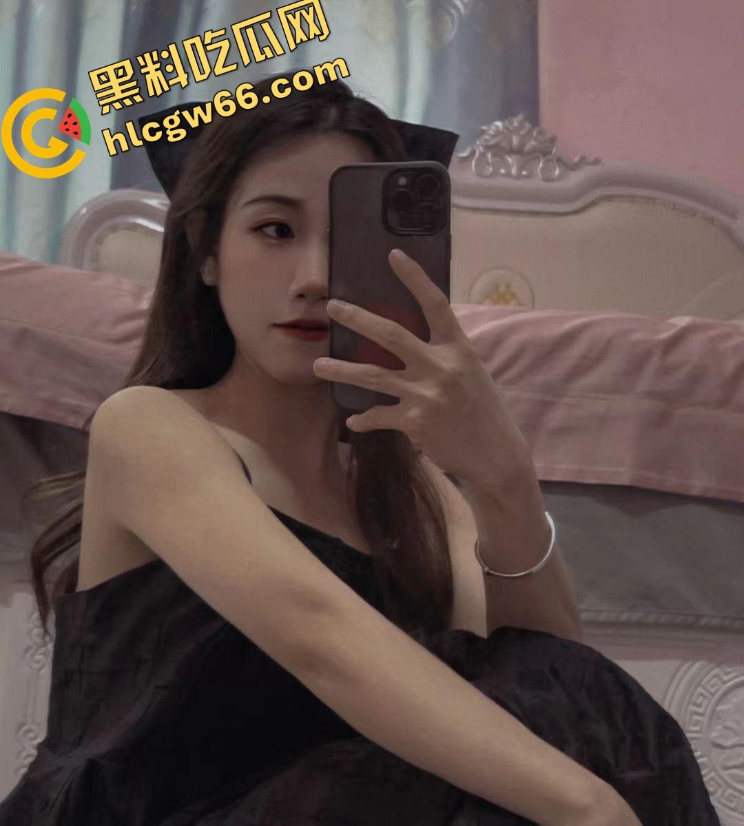 同幼儿园宝妈暗地偷情,表面正经带娃,背地里让我操到崩溃,骚水黏得像蜜一样,全程求内射!-2