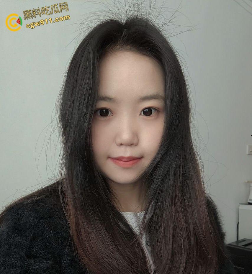 甘肃反差眼镜妹【于雪】,超前消费欠下高额裸贷失联,被债主曝光全裸视频,太过投入给自己整高潮了!-2