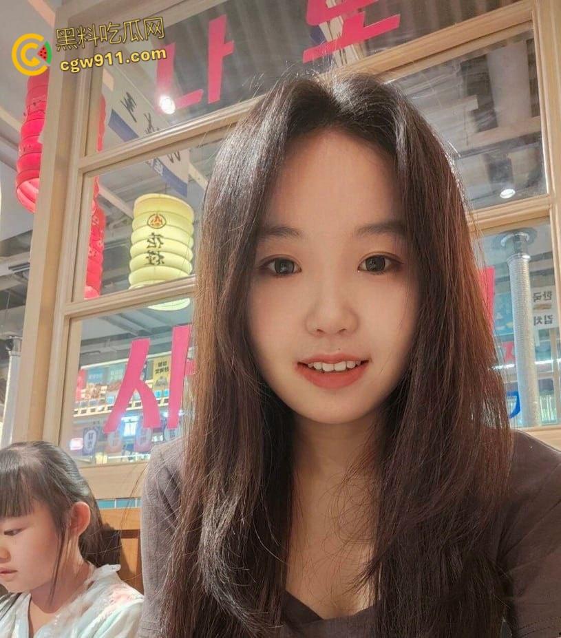 甘肃反差眼镜妹【于雪】,超前消费欠下高额裸贷失联,被债主曝光全裸视频,太过投入给自己整高潮了!-4