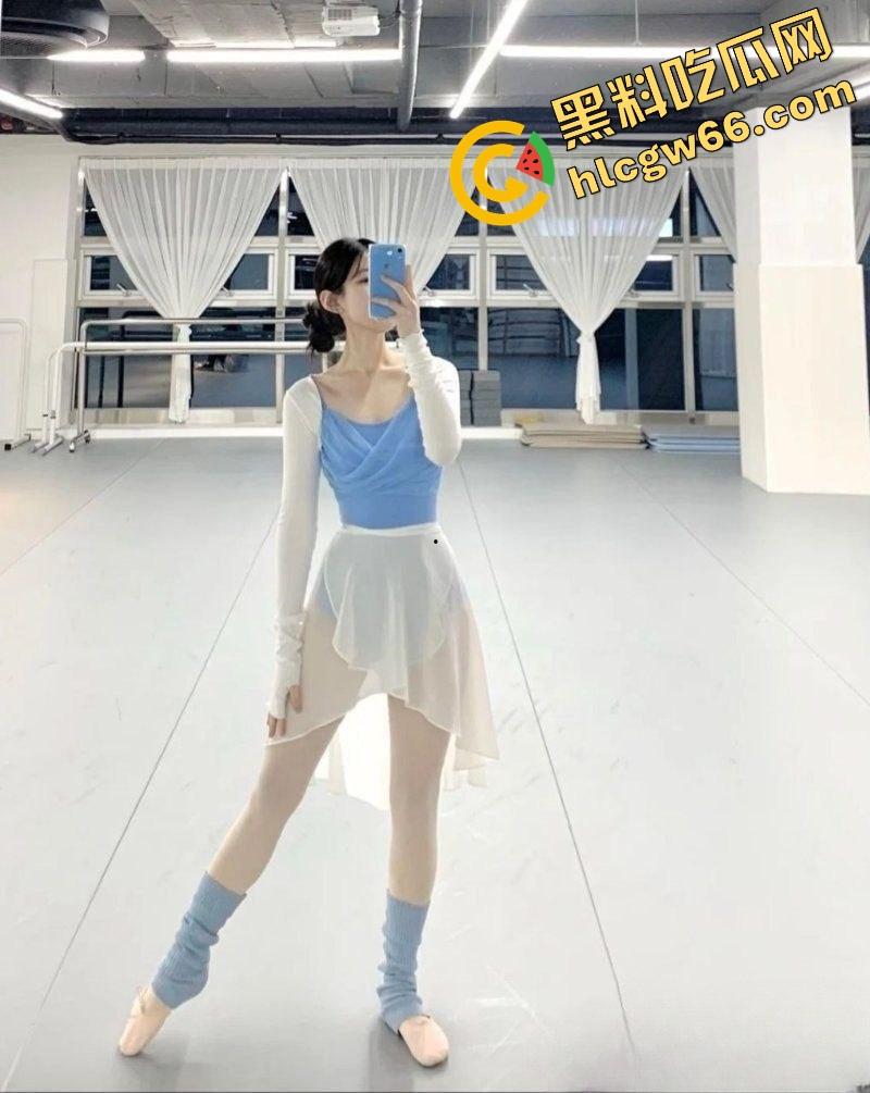 四川大学锦江学院舞蹈系校花『罗钰爽』白丝上阵,趴地上给评委爆插粉嫩小穴,老师操我一次不够!-3