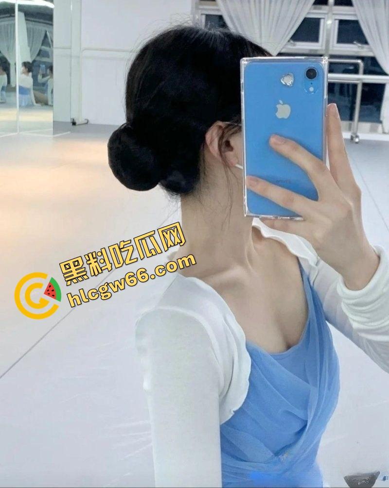 四川大学锦江学院舞蹈系校花『罗钰爽』白丝上阵,趴地上给评委爆插粉嫩小穴,老师操我一次不够!-5