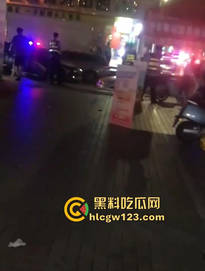 南宁大沙田516打架事件 俩老表酒后互砍 刀光剑影满身鲜血 全网疯求的现场视频曝光!-2