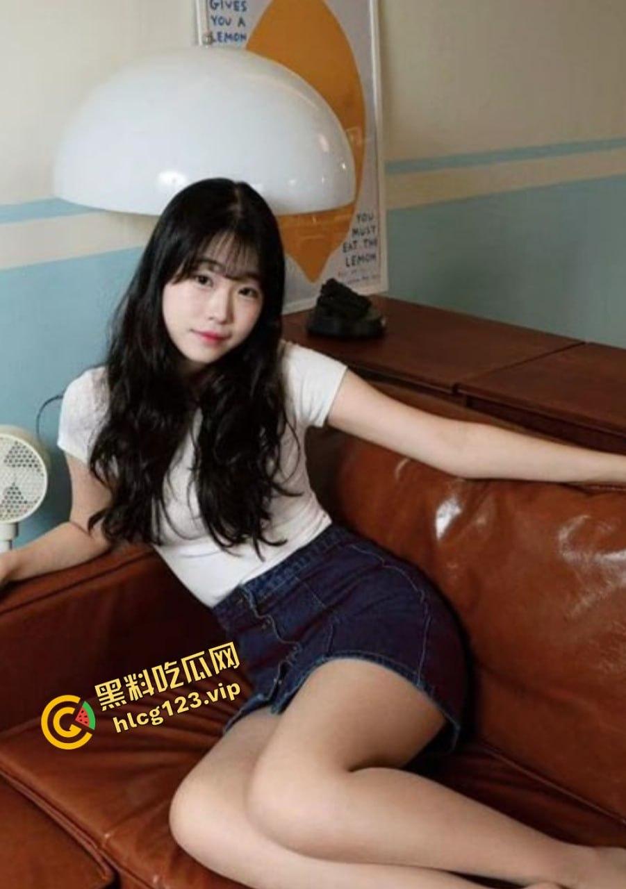 韩国甜美美女【朴泰恩】与教练3P激情流出!清纯外表下的骚气爆发,酒店疯狂摇摆淫叫不断!-2