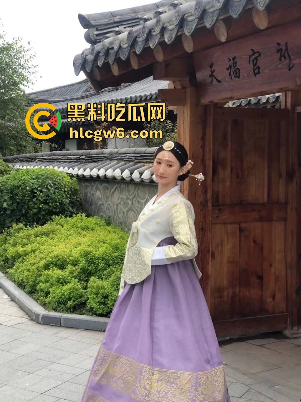 南昌高颜值小姐姐【李梦】和男友的私密自拍流出 对话污到炸裂，性感曲线撩人，卧室里的疯狂玩法让人浮想联翩！-5