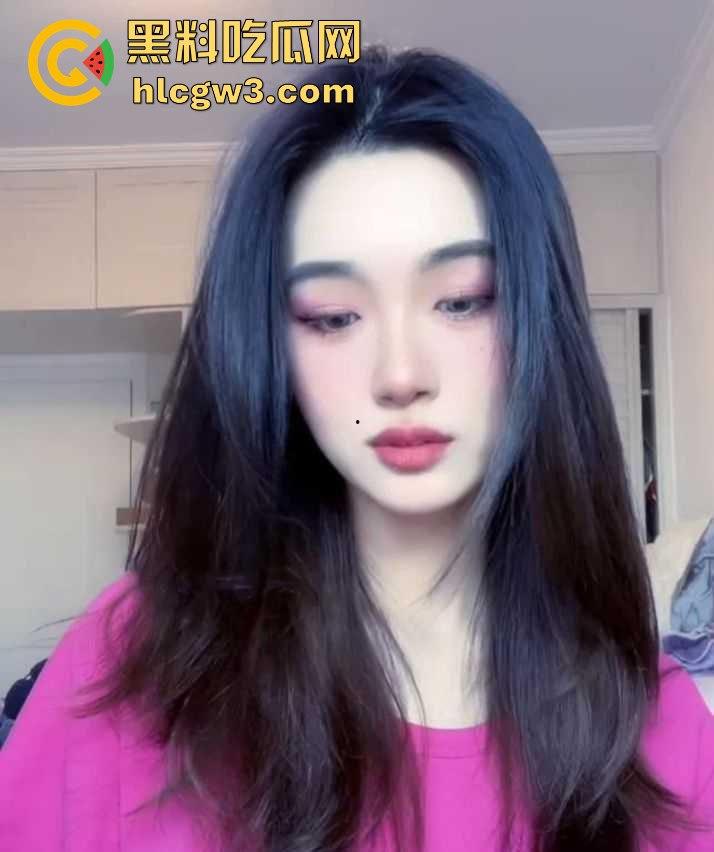 安徽灵璧凤山中学美术老师【李雯】不雅视频流出 被金主调教成小母狗,跪地舔屌的好老师!-1