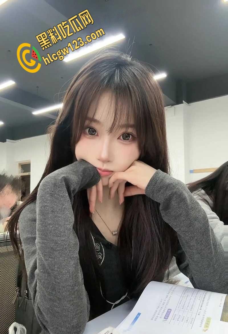 广西科技大学高颜值【陈曦】 , 渣男前男友曝光后入狂操,舔穴特写淫笑真是条母狗!-1