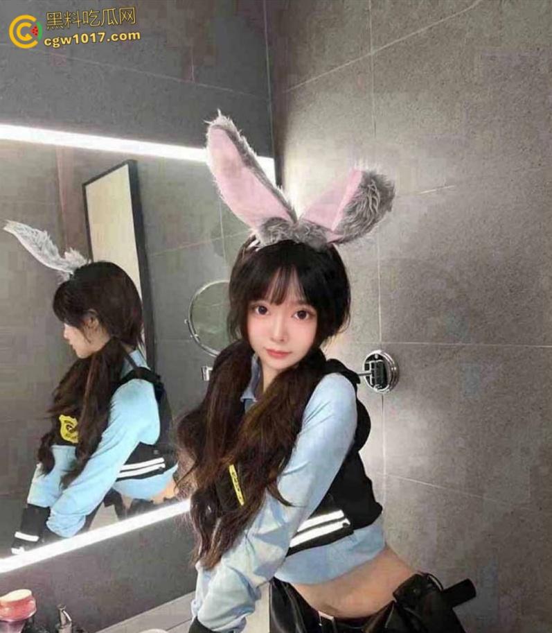 云南师范大学体育生【赵明理】,肌肉猛男与女友出租屋自拍做爱,巨乳翘臀无套抽插,把女友干的骚话连连 !-1