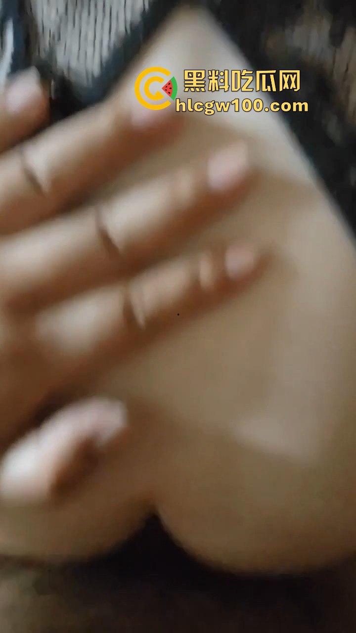 上海白嫩贵妇粉嫩似少女,疑似乳头阴部都做了美容,粉的好像假的一样!!-5