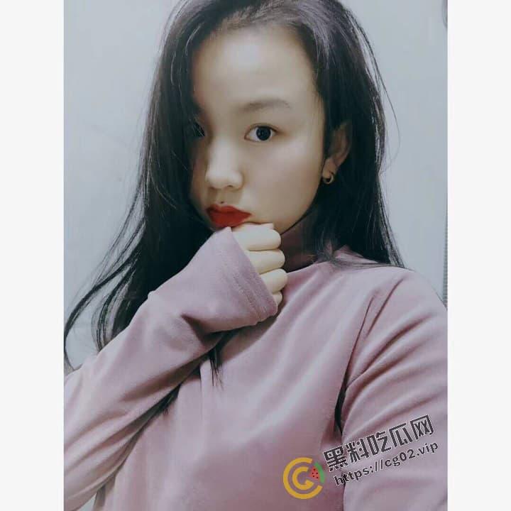 上海幼儿园老师 邓伊 背着男友在小红书同城聊骚 加了微信偷吃寻求刺激 反差婊闷骚母狗-1