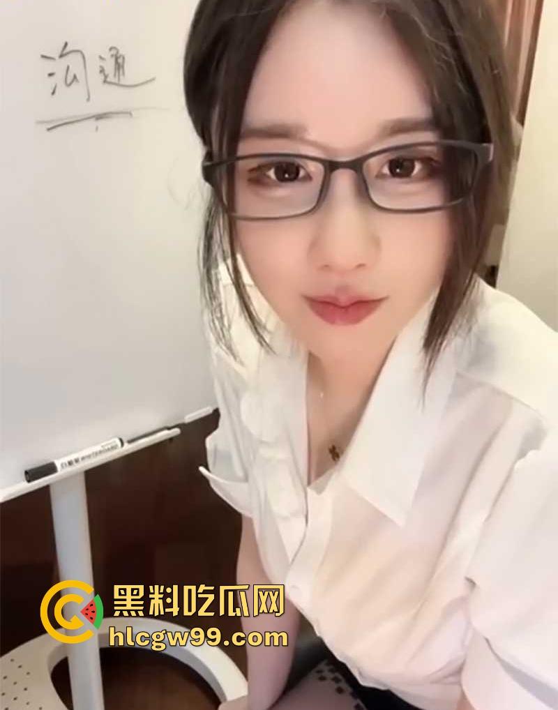 美女网红【轩子巨2兔】化身性爱导师,私密课堂在线直播,教你玩转女人每个敏感点,解锁后庭秘密花园!-10