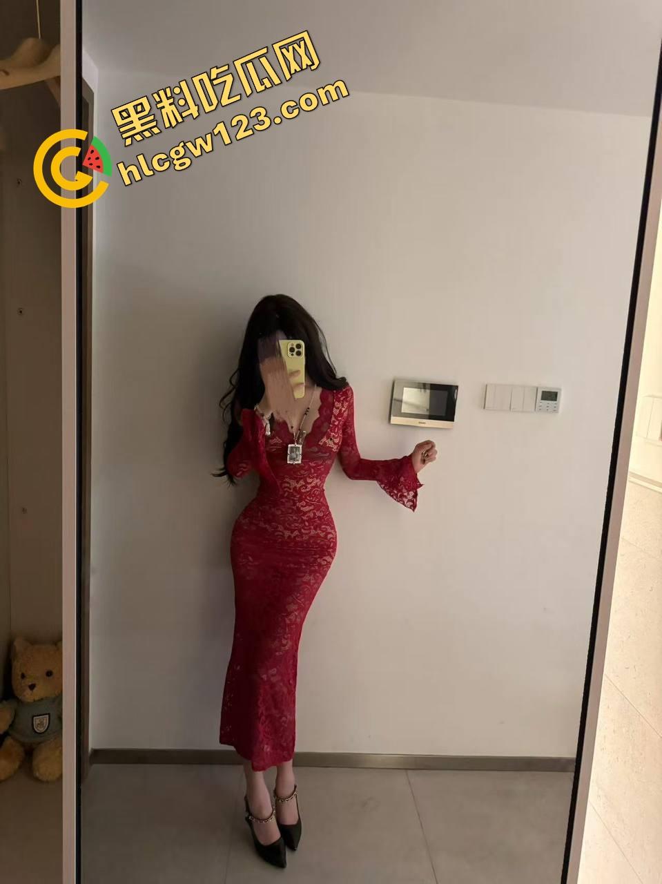 她下面一阵热腾腾,塞满章鱼小丸子都还嫌空,日式骚味喷出来,酱汁流到大腿根儿,馋得我当场舔盘!-3