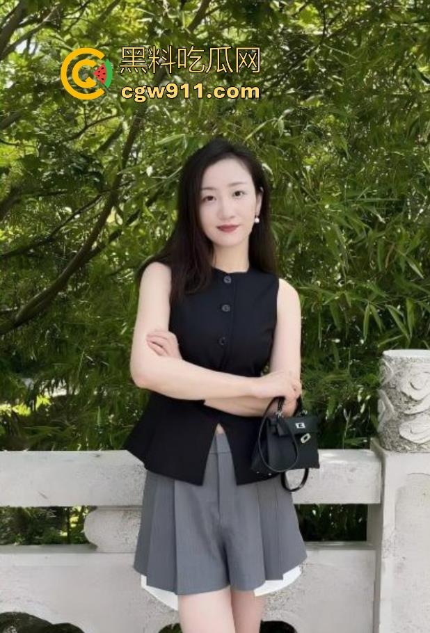 嫂子洗完澡后排卵发情,疯狂求操浓精内射,全程浪叫骚话超多,没多久就缴械了!-2