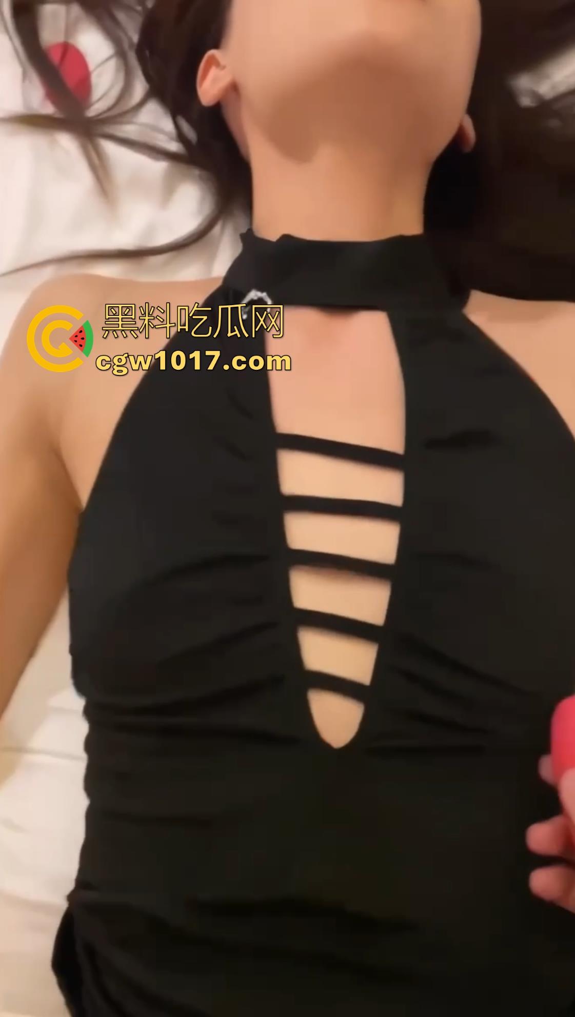 游戏打得狠屌都有人疼,这哥不光拿下国服老虎,还顺带把极品御姐征服到跪着求中出,网恋奔现一插到底!-6