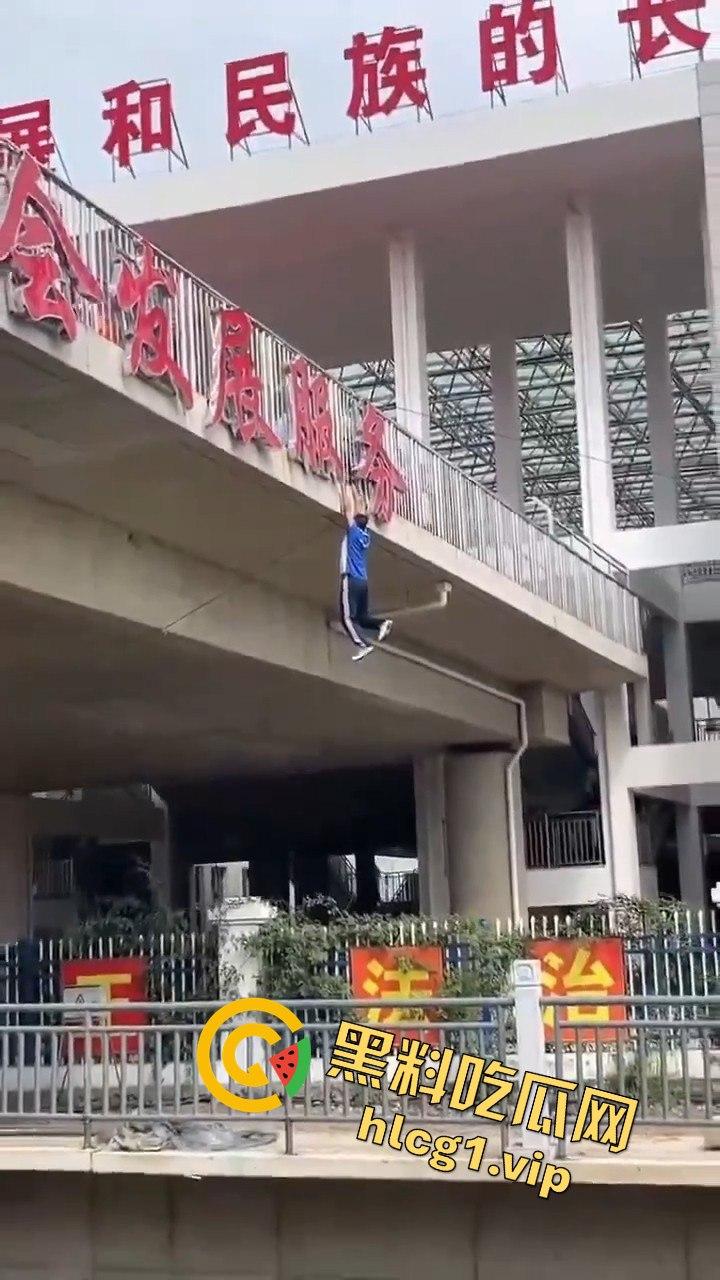 秦皇岛一中高一学生压力大，竟用摔断腿逃学！以身入局的聪明计谋？-4