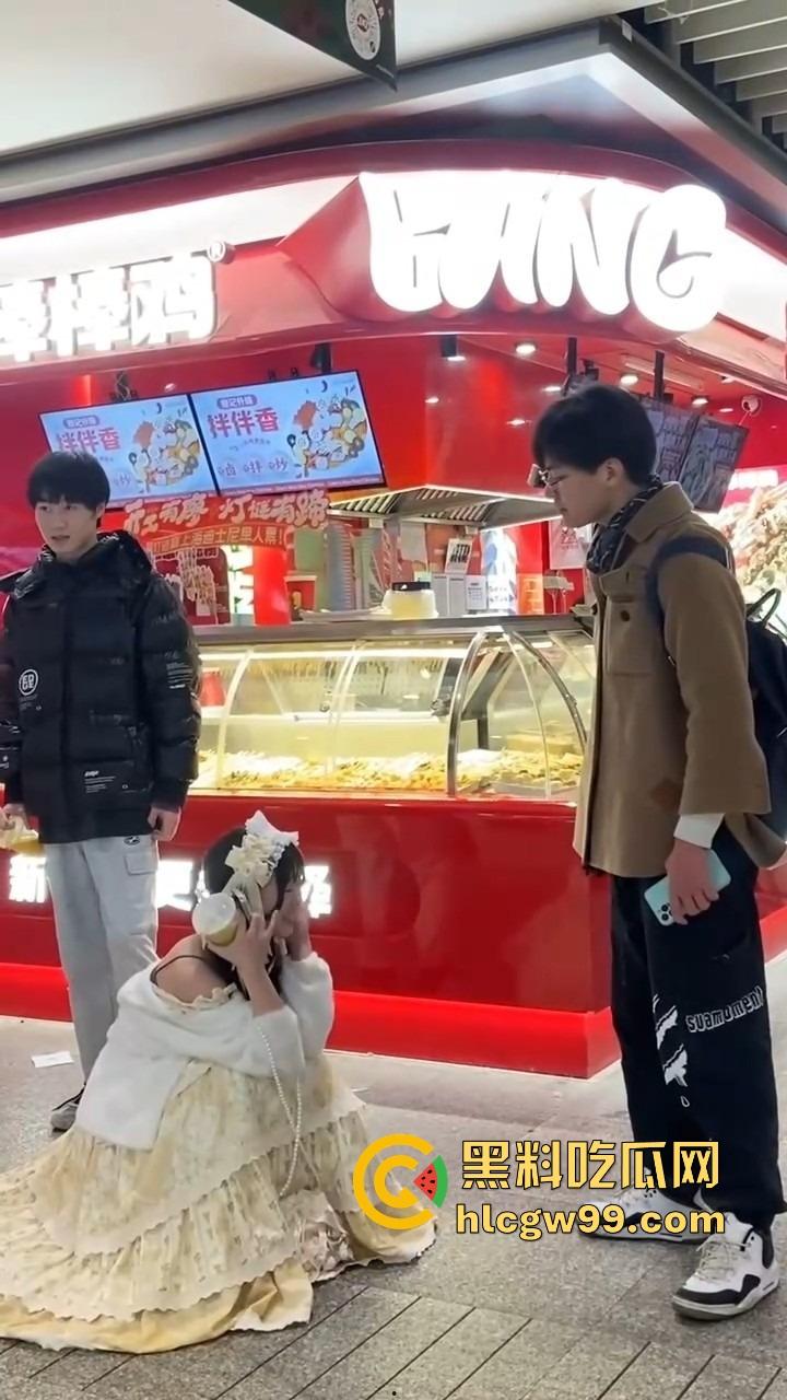 洛丽塔小仙女劈腿实锤,脚踏两只船,花着这个的钱睡着那个的,还在廖记棒棒鸭装委屈,双标程度离谱!-8