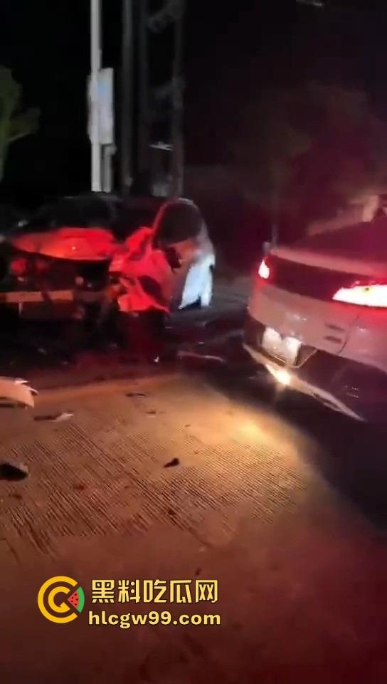 湛江雷州东里镇春节变丧场,士头路口惨烈车祸 ,家人还在吃席 ,这边已经送命了!-4