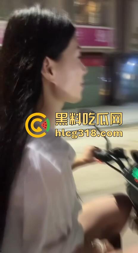 网恋约炮大翻车!房开好了套也买了,结果来个照骗,怎么相差这么大,自己约的炮含泪都要打完!-2
