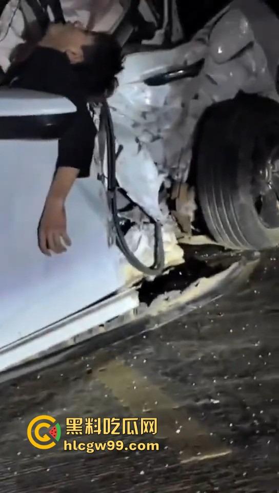 湛江雷州东里镇春节变丧场,士头路口惨烈车祸 ,家人还在吃席 ,这边已经送命了!-7