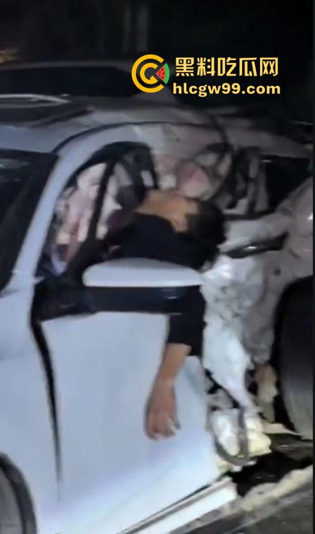 湛江雷州东里镇春节变丧场,士头路口惨烈车祸 ,家人还在吃席 ,这边已经送命了!-8