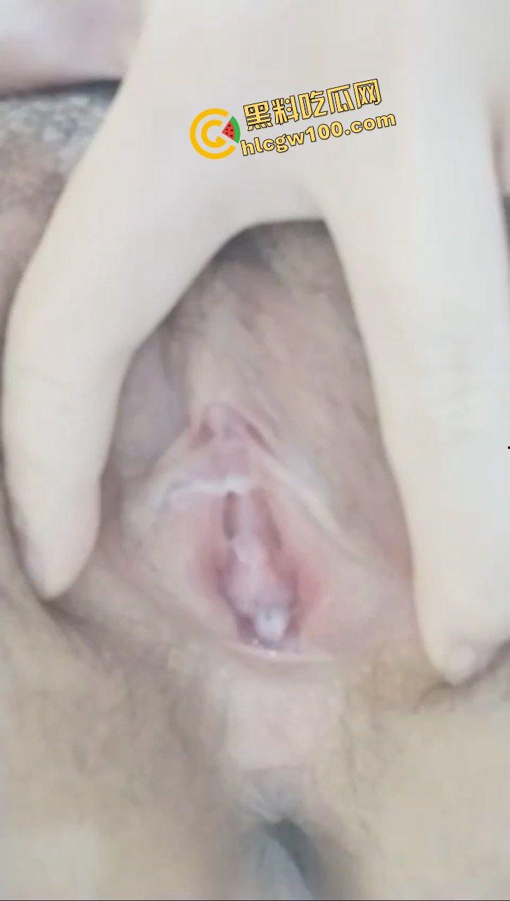 江苏南通大学眼镜妹反差婊【林惠婷】私下发骚床上抠逼,白浆粘液淫荡抠出!独家曝光流出!-6