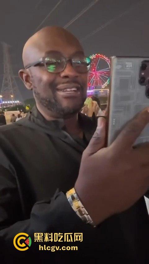 肉装女神高跟鞋一拳撂倒男友，战斗力爆棚！打完还淡定整理衣服发朋友圈，真不把人当回事！-6