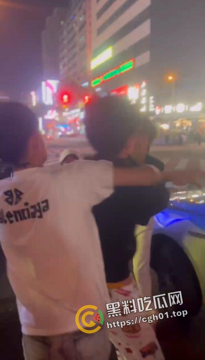 抖音网红【李金帅】街头惹事被暴打 恶人自有恶人磨 这下不嚣张了-7