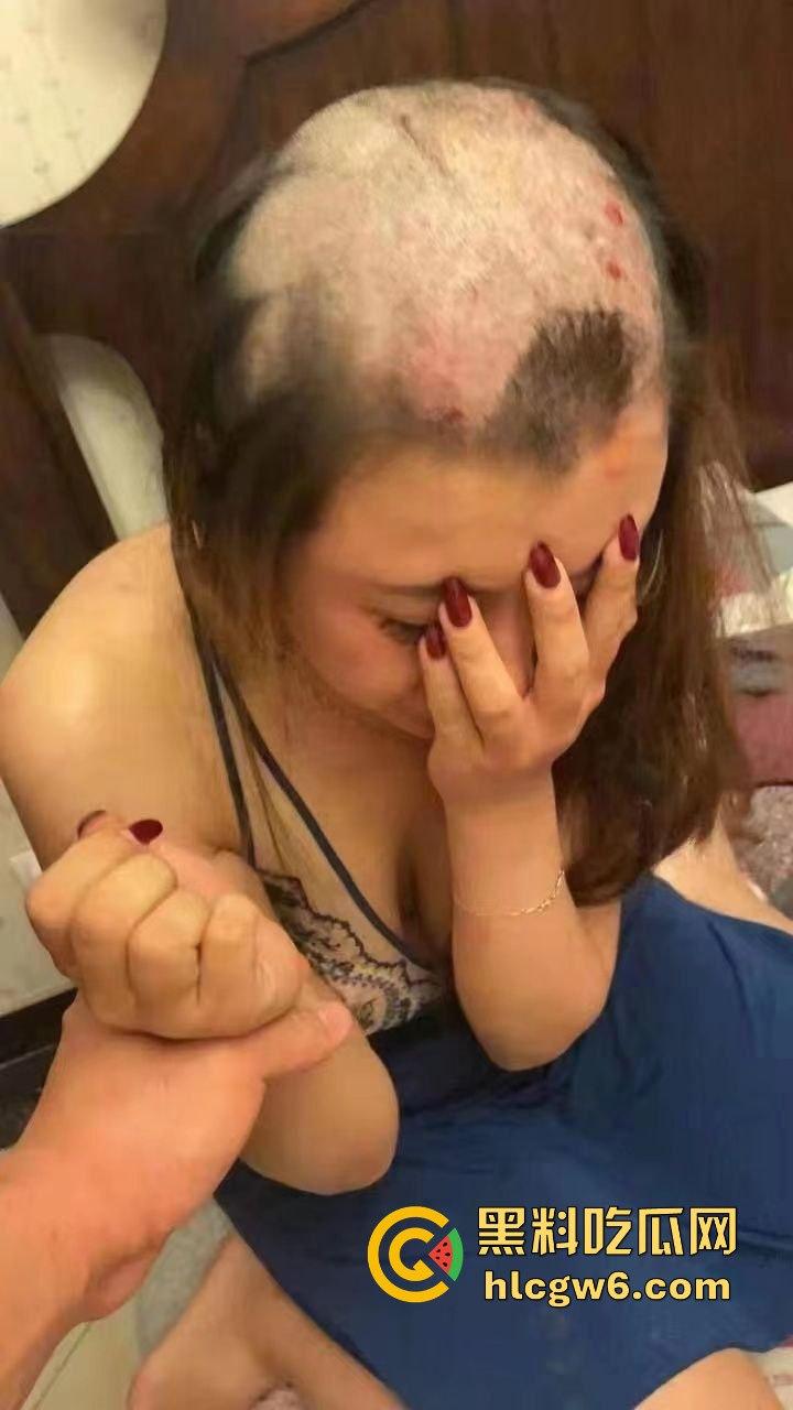 天津中检方源客户暧昧聊天内容被丈夫发现,丈夫当场暴打妻子,甚至剃光头逼其承认出轨发朋友圈道歉!-1
