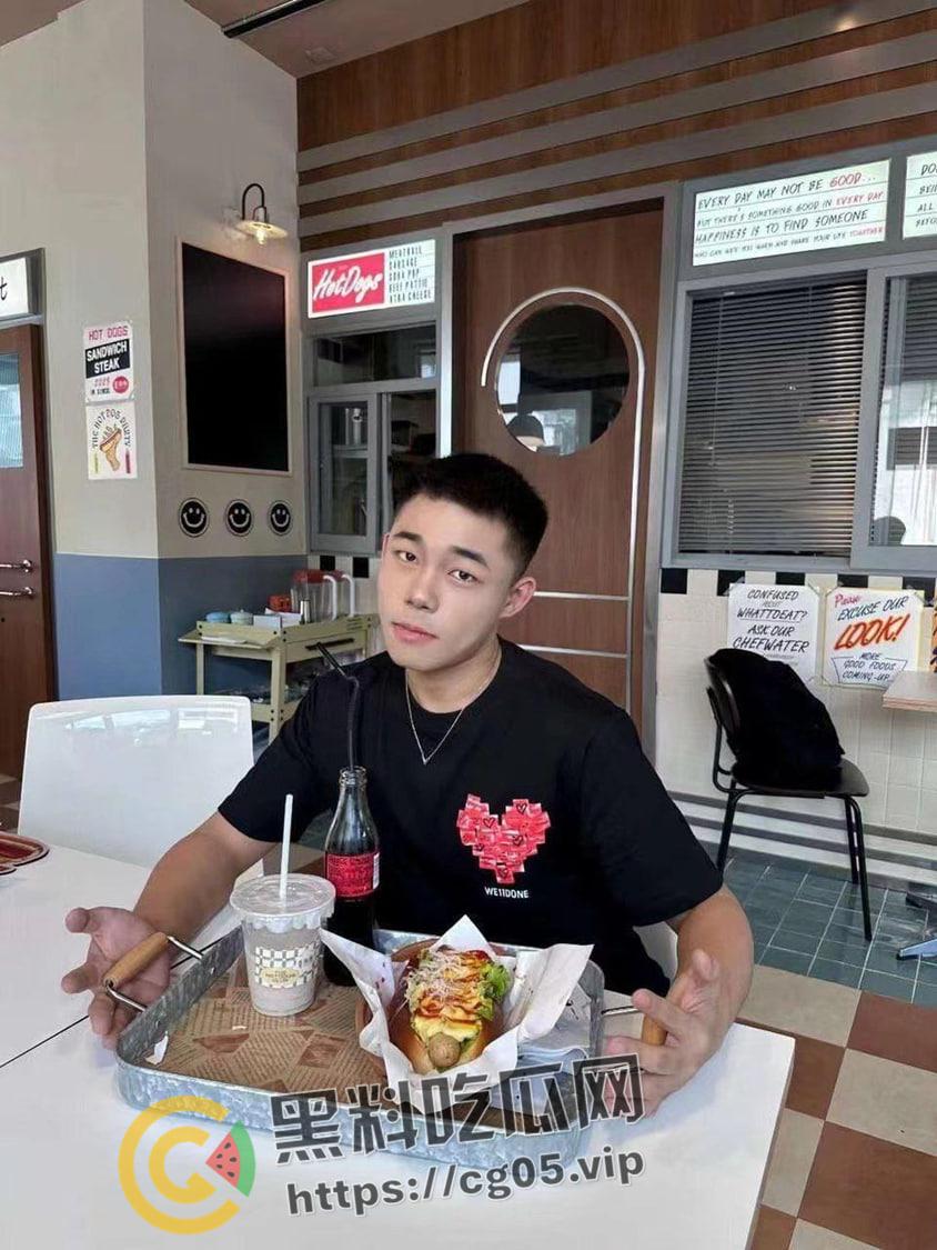 成都男同混战!原配0捉奸1和小三0 打架场面犹如妇女撕逼 这就是gay们的战斗力吗-4