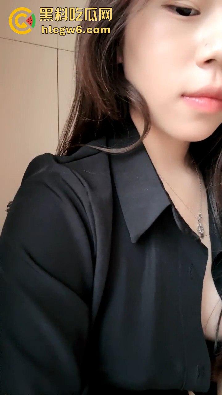 校花的秘密直播,南宁信息技师学院童颜巨乳网名【水煮鱼】在线表演,娇俏颜值配满屏魅力,互动满分炸翻全场!-1