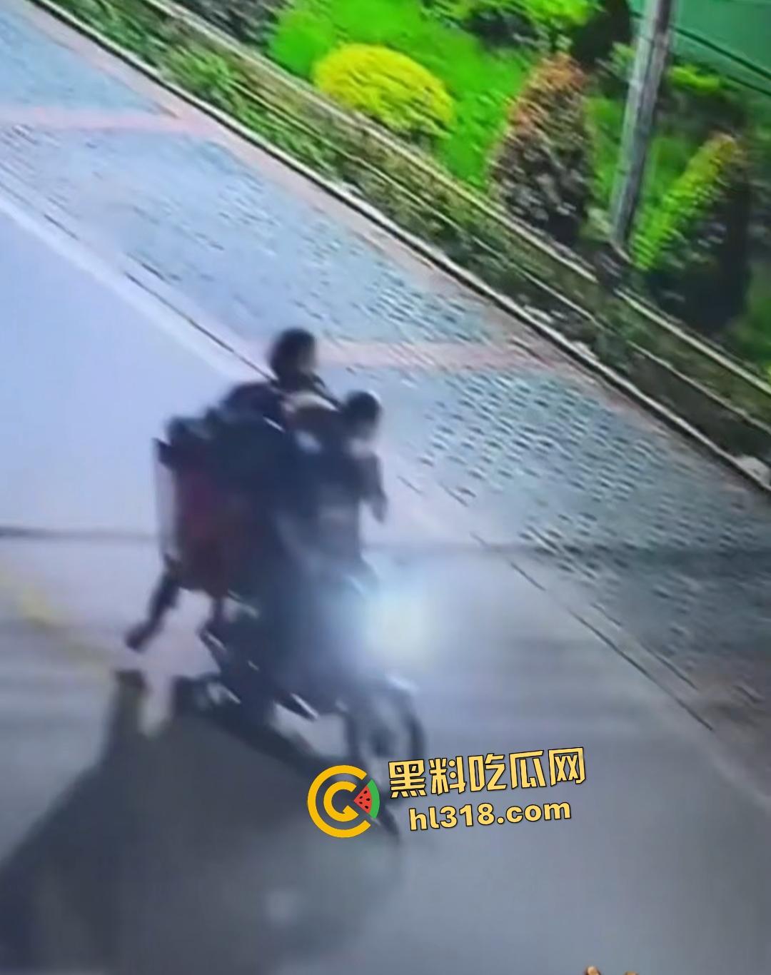 精神小伙深夜化身盗圣!胆大包天偷走功德箱,穷疯狂徒连神明钱财都敢劫!-2