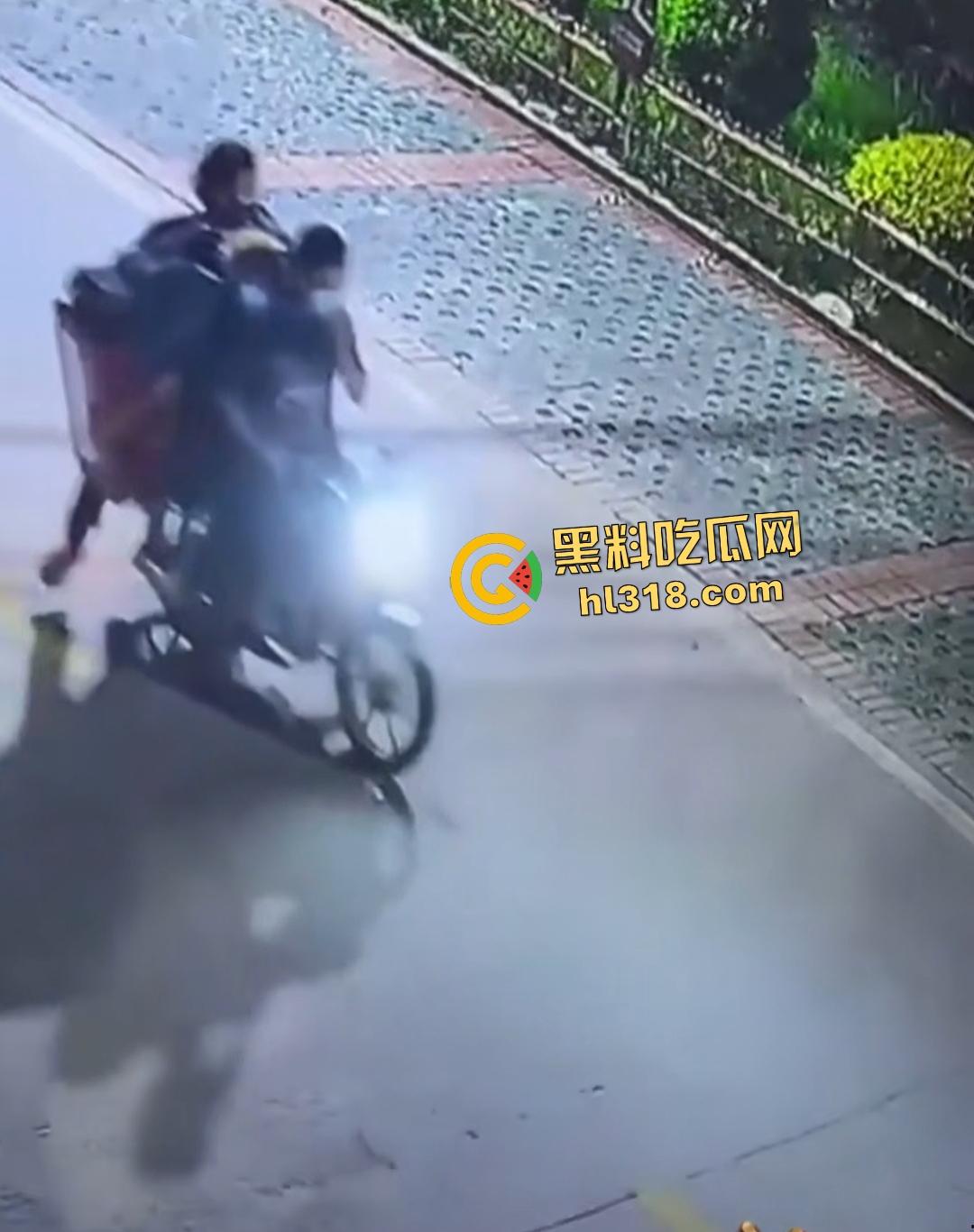 精神小伙深夜化身盗圣!胆大包天偷走功德箱,穷疯狂徒连神明钱财都敢劫!-3