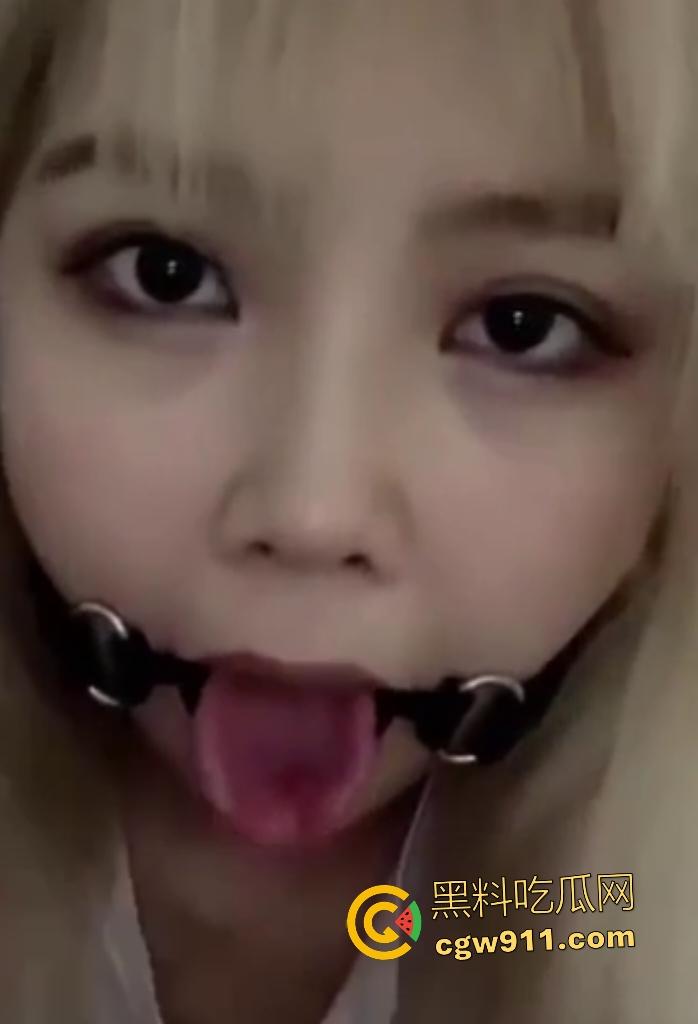 广西师范大学艺术生【陈力维】,口塞塞嘴挑逗男友视频,塞逼自慰,扬言一辈子当贱狗要舔鸡巴!-6