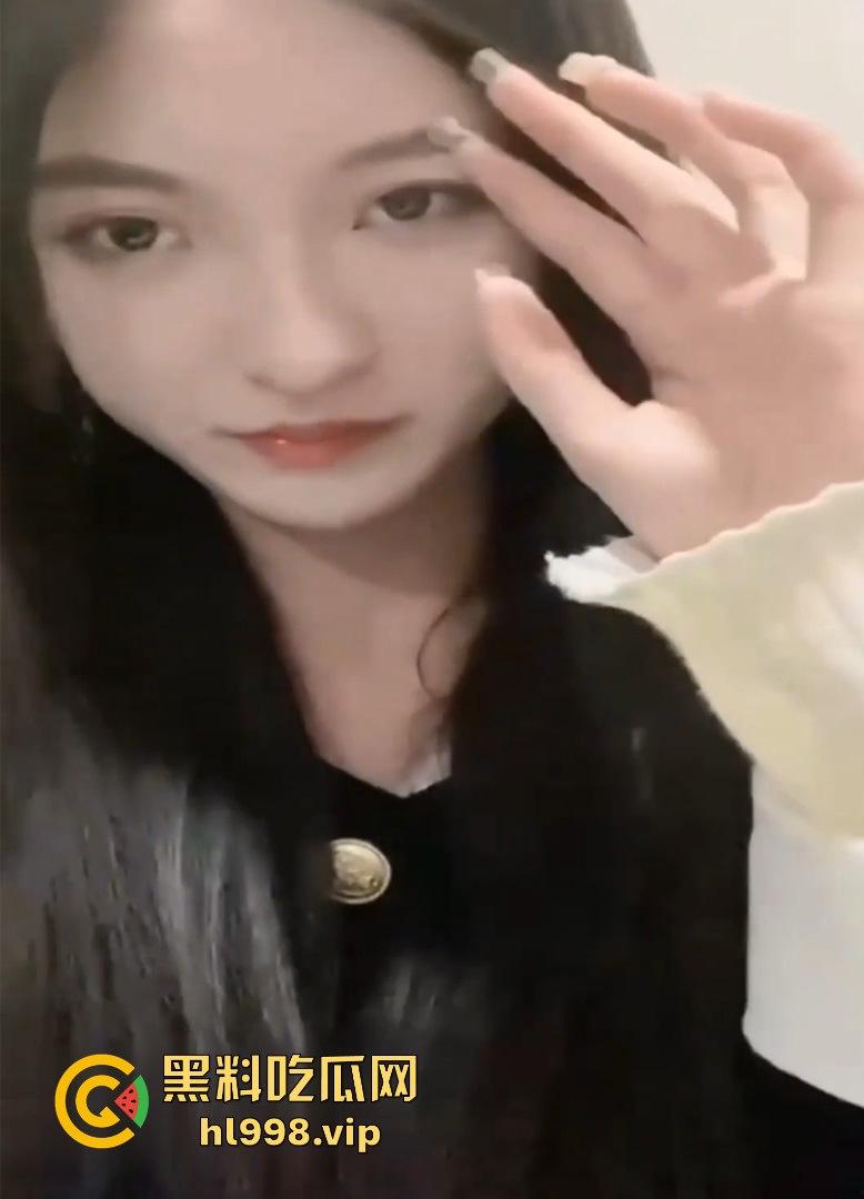 北京科技学院【燕明希】上演毕业即巅峰!一边吃低保一边勾引大叔,背地还玩他儿子!-1