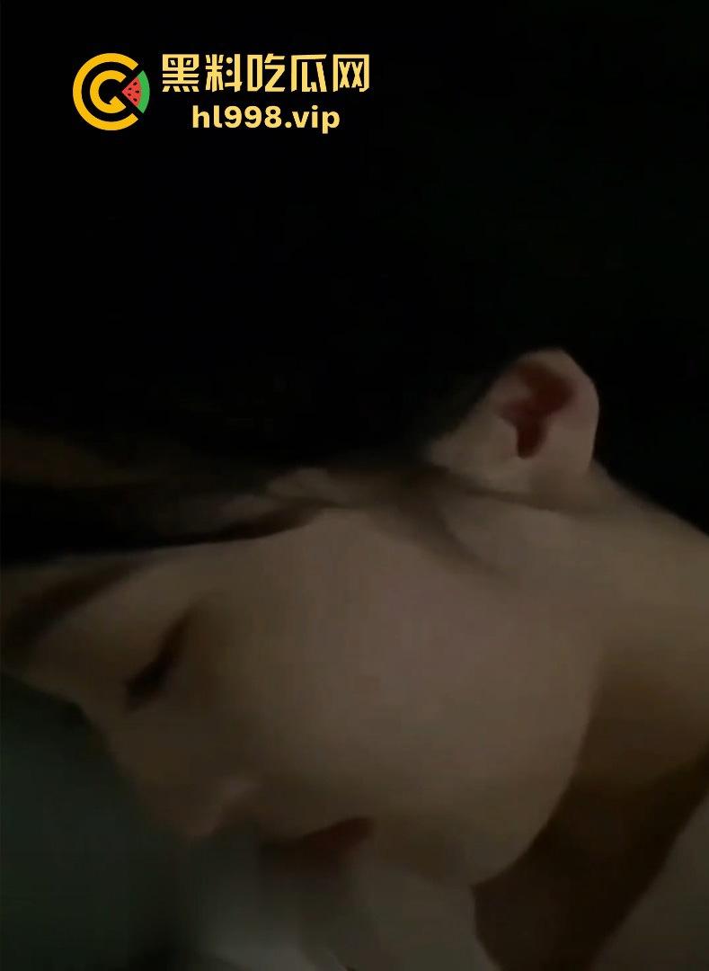 北京科技学院【燕明希】上演毕业即巅峰!一边吃低保一边勾引大叔,背地还玩他儿子!-7