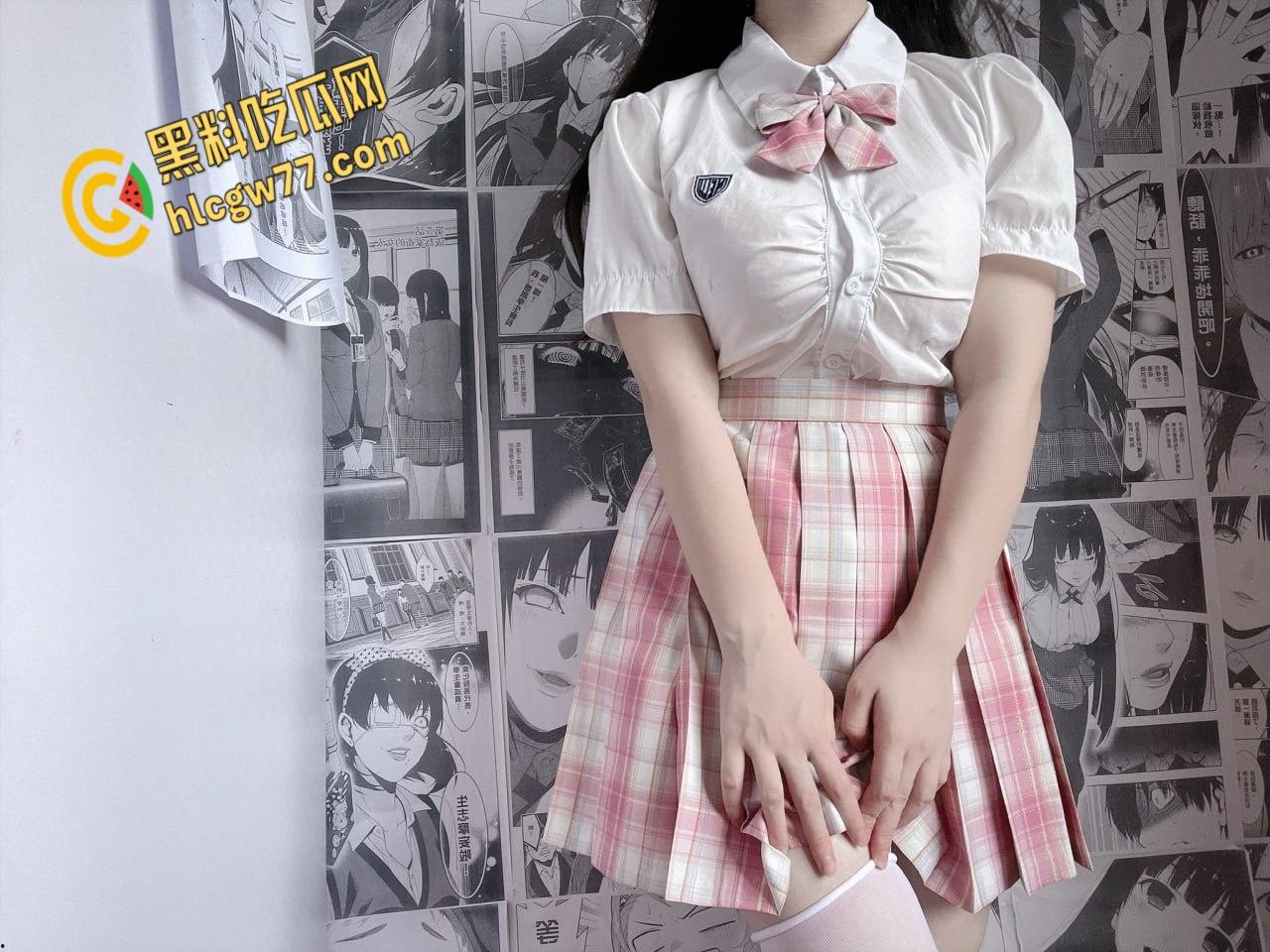 抖音网红【是小心呀】JK童颜巨乳,极品白虎尤物,户外全裸奶子到处跑 !-4