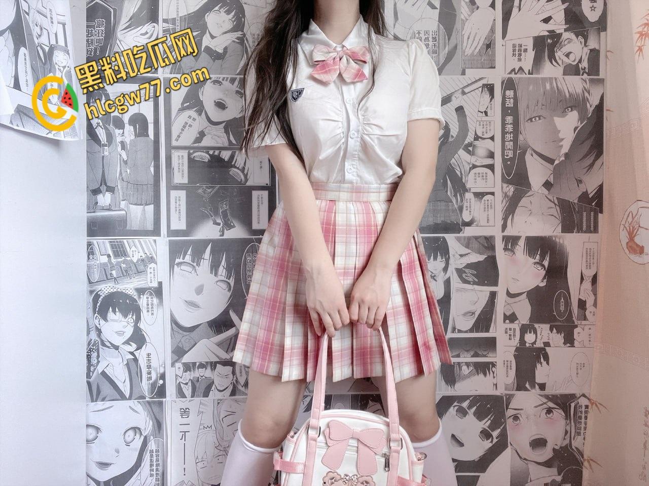 抖音网红【是小心呀】JK童颜巨乳,极品白虎尤物,户外全裸奶子到处跑 !-5