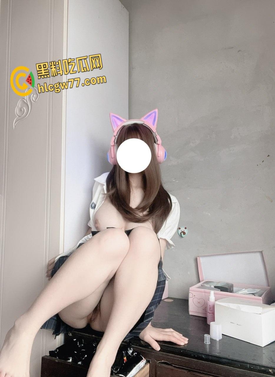 抖音网红【是小心呀】JK童颜巨乳,极品白虎尤物,户外全裸奶子到处跑 !-11