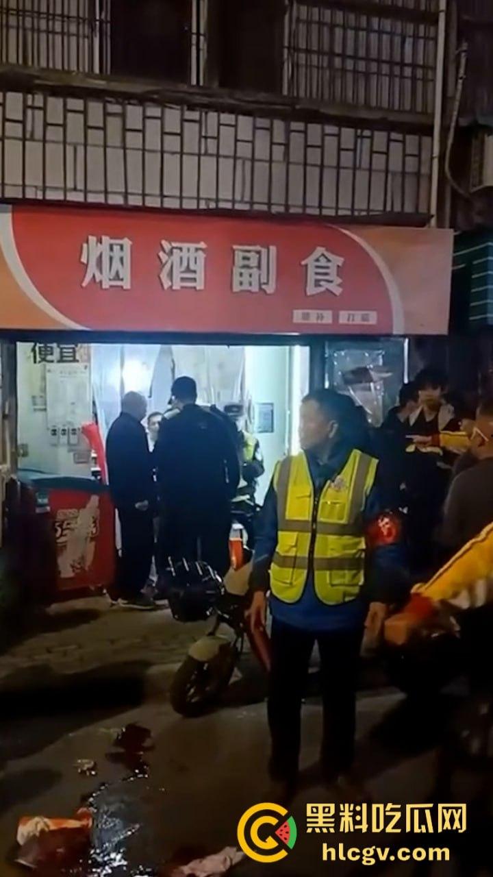 武汉南湖中学一家长接孩子放学被捅伤!因停车问题起口角-5