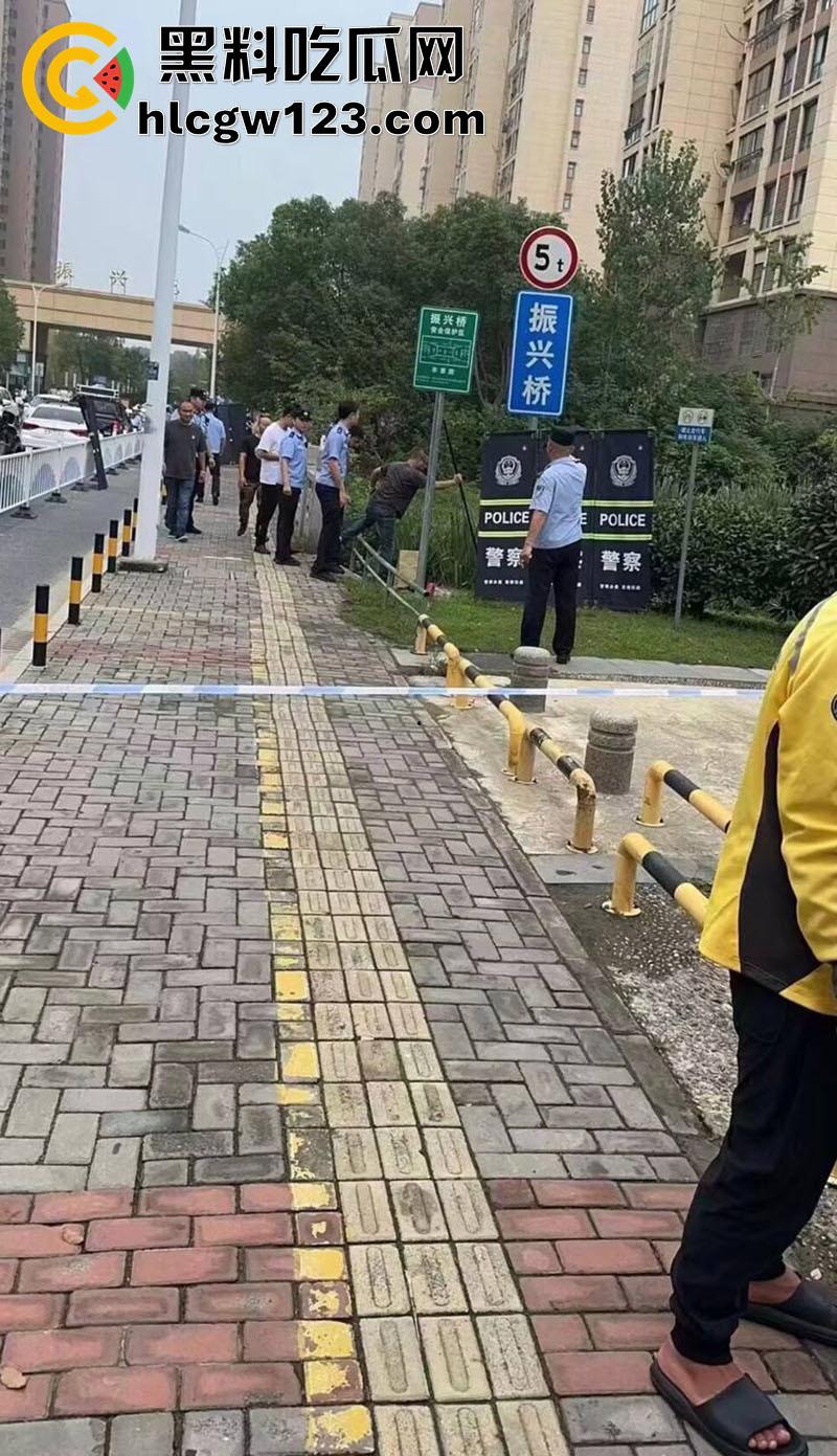 扬州振兴花园二期河道,发现一具21岁女尸,全身赤裸疑似是被害,打捞画面流出,胆小者勿入!-4