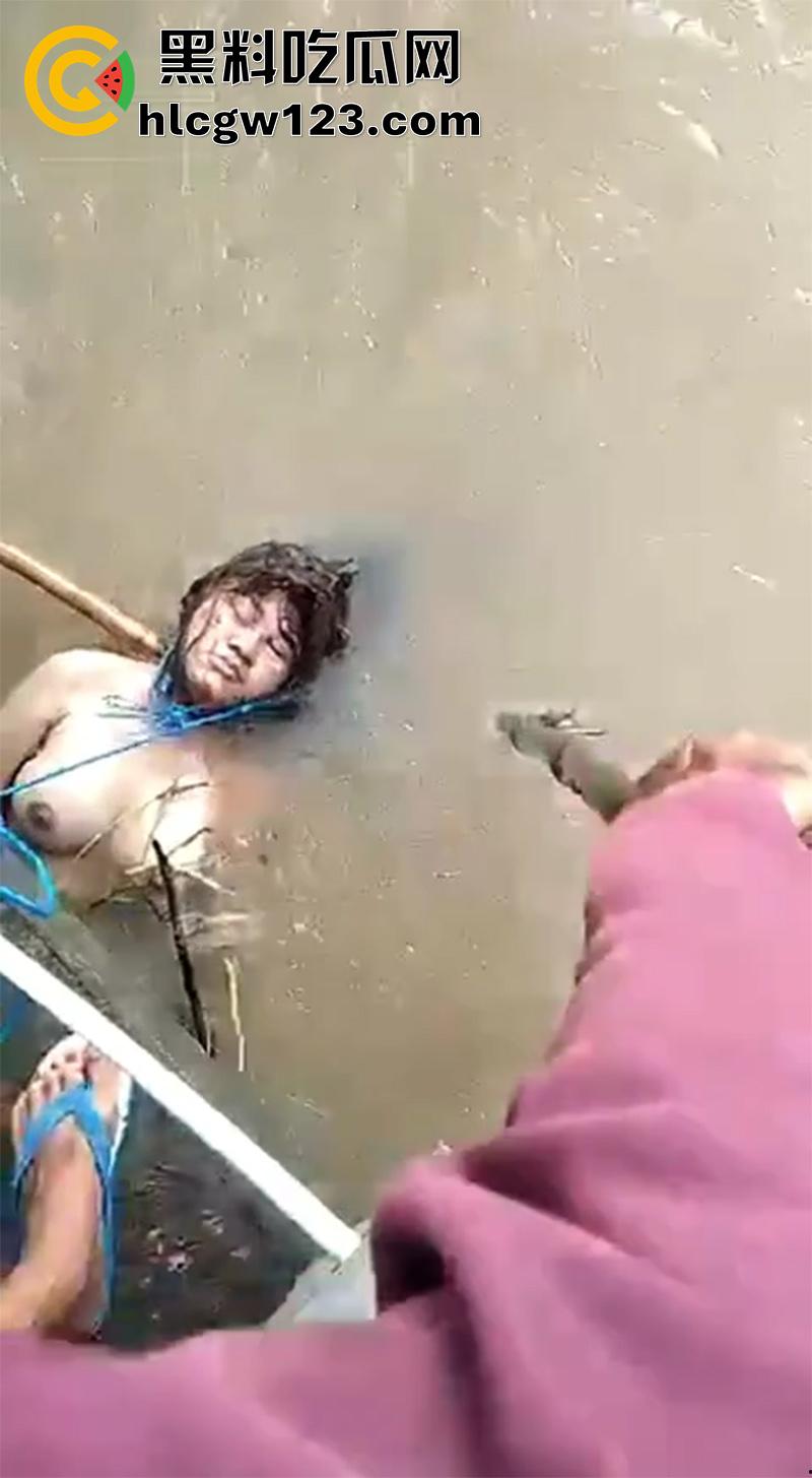 扬州振兴花园二期河道,发现一具21岁女尸,全身赤裸疑似是被害,打捞画面流出,胆小者勿入!-6