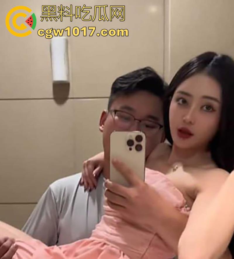 抖音百万粉富二代网红【深圳湾小乐】,和火辣女神【DJjumi小鲸鱼】,口交性爱视频被流出,果然穷人女神富人母狗啊!-4