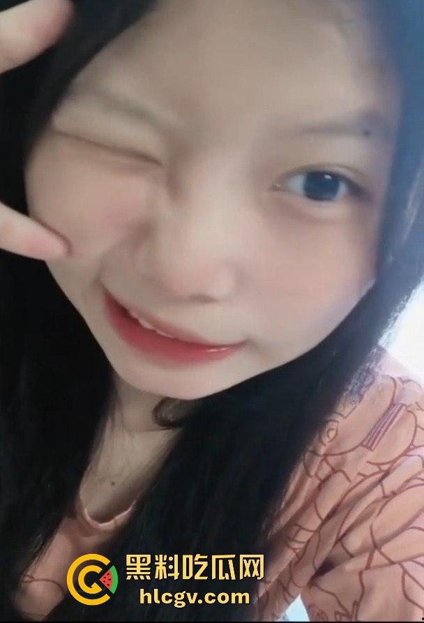 无锡职业技术学校21岁小母狗【李宛如】云盘视频泄露!黑色蕾丝情趣内衣勾魂,口交后入,最后颜射直击第一视觉!-7