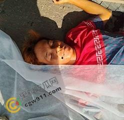 惨烈车祸现场,精神小伙骑车飙出火葬场悲剧!鲜血肠子满地,围观群众震惊想吐,惨不忍睹!-4