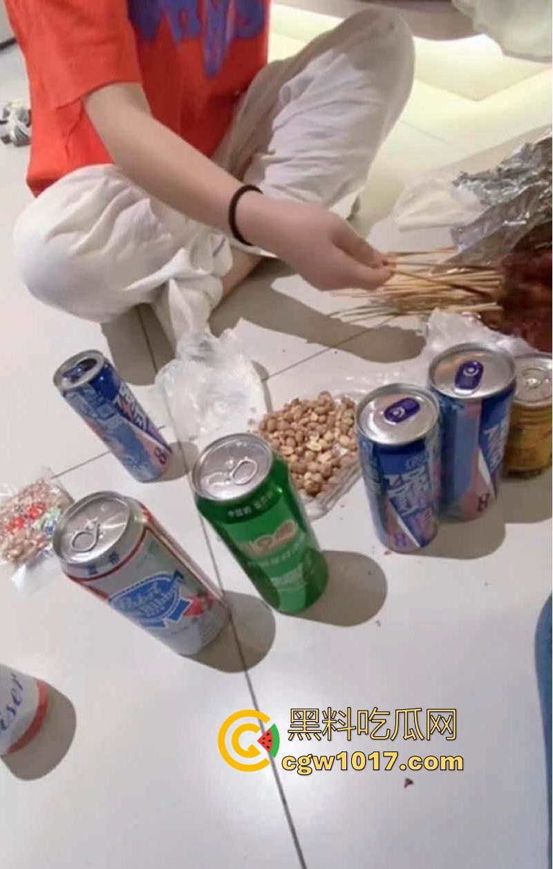 海角乱伦!侄女让我来学校找她,放的最开的一次,酒店无套猛操内射,事后回想起来再撸管一次!-6