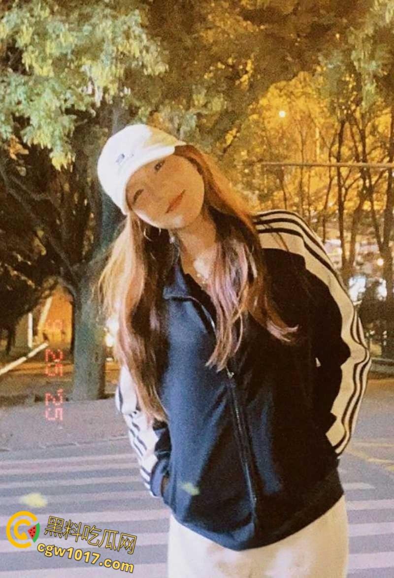 河北科技职院【李圣依】，发私拍为男友撸管助兴，揉捏大奶秀剃毛小穴，插肛塞自慰淫水音撩耳！-4