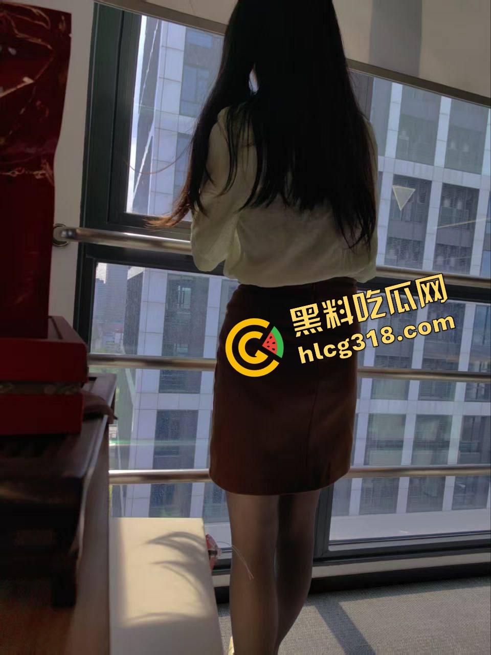 出租房小情侣炮战激烈,清纯女友一开始死活不让拍,操爽了以后随便拍,脸都能怼特写一上头比谁都疯!-4