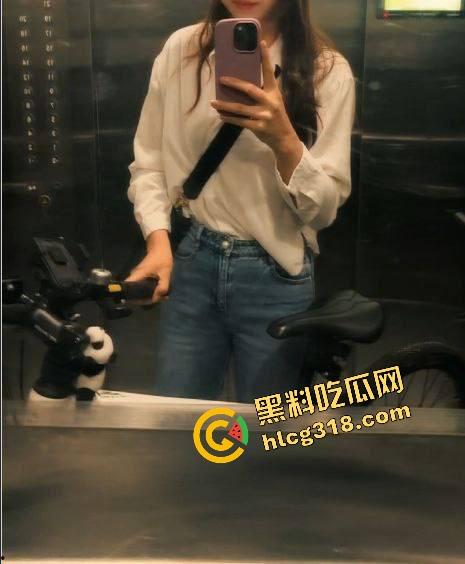 出租房小情侣炮战激烈,清纯女友一开始死活不让拍,操爽了以后随便拍,脸都能怼特写一上头比谁都疯!-5