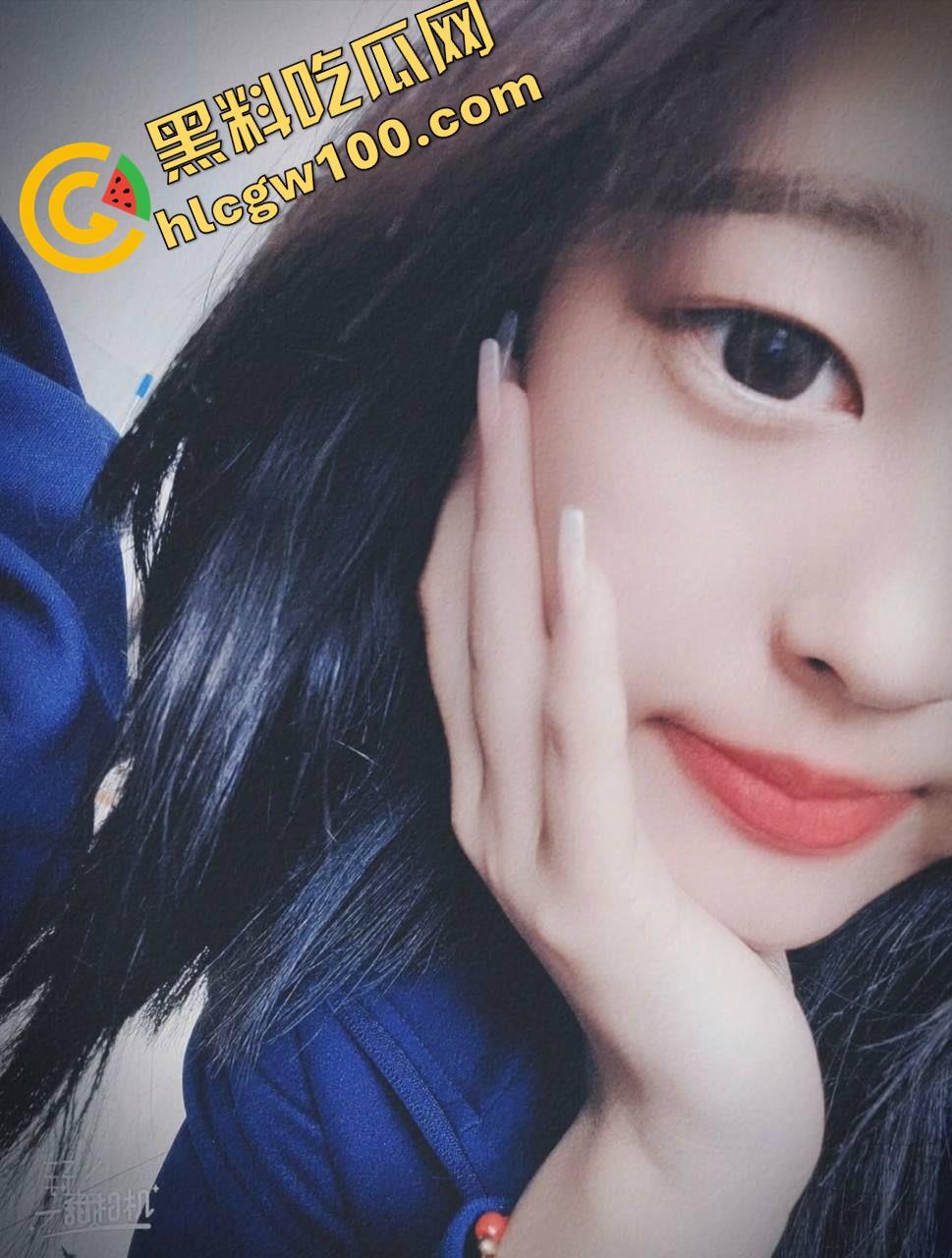 重庆医学院【李青玉】长相清纯却骚到不行的贫乳反差学妹，被学长哄骗发骚自拍-2