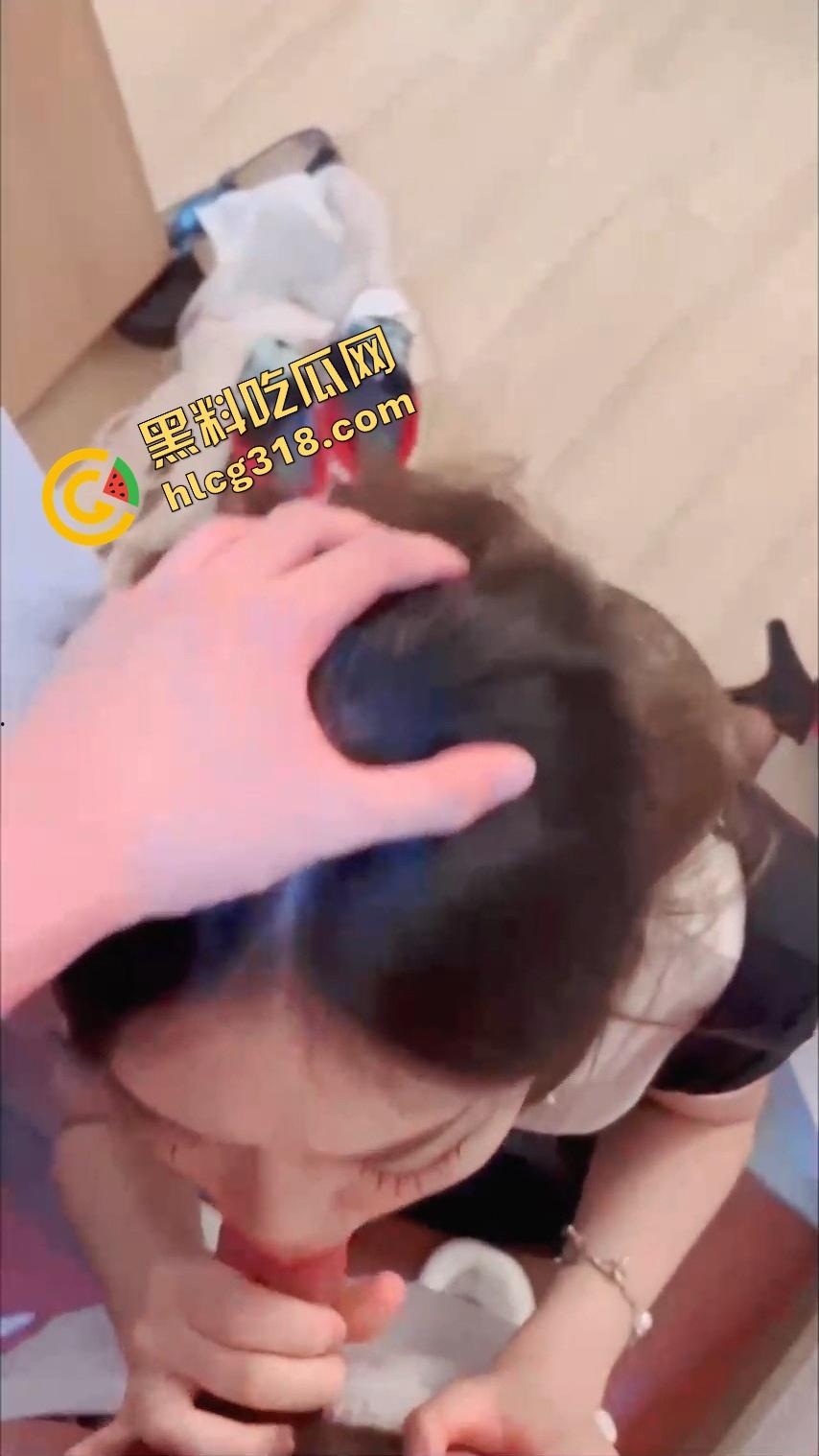 酒吧操大学生原地上天,全自动转圈骚屁股,细腰丰臀顶级享受,插进去不带套还敢射里面,这才是00后骚味!-7